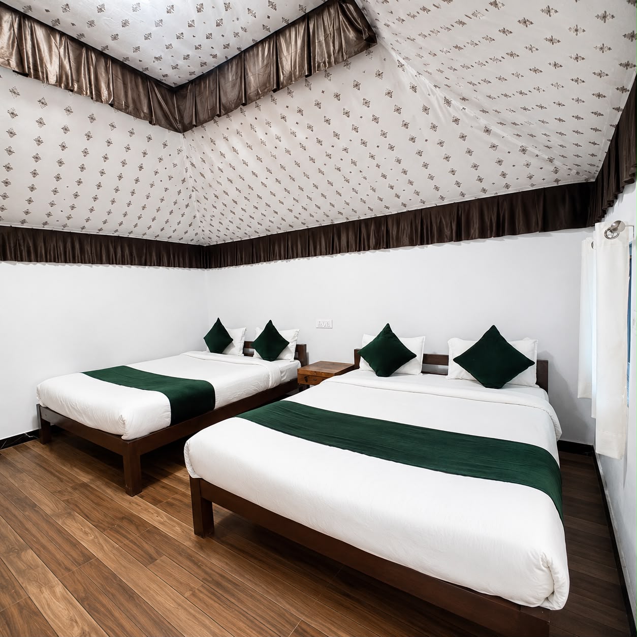 Accommodation 2 stay near statue of unity