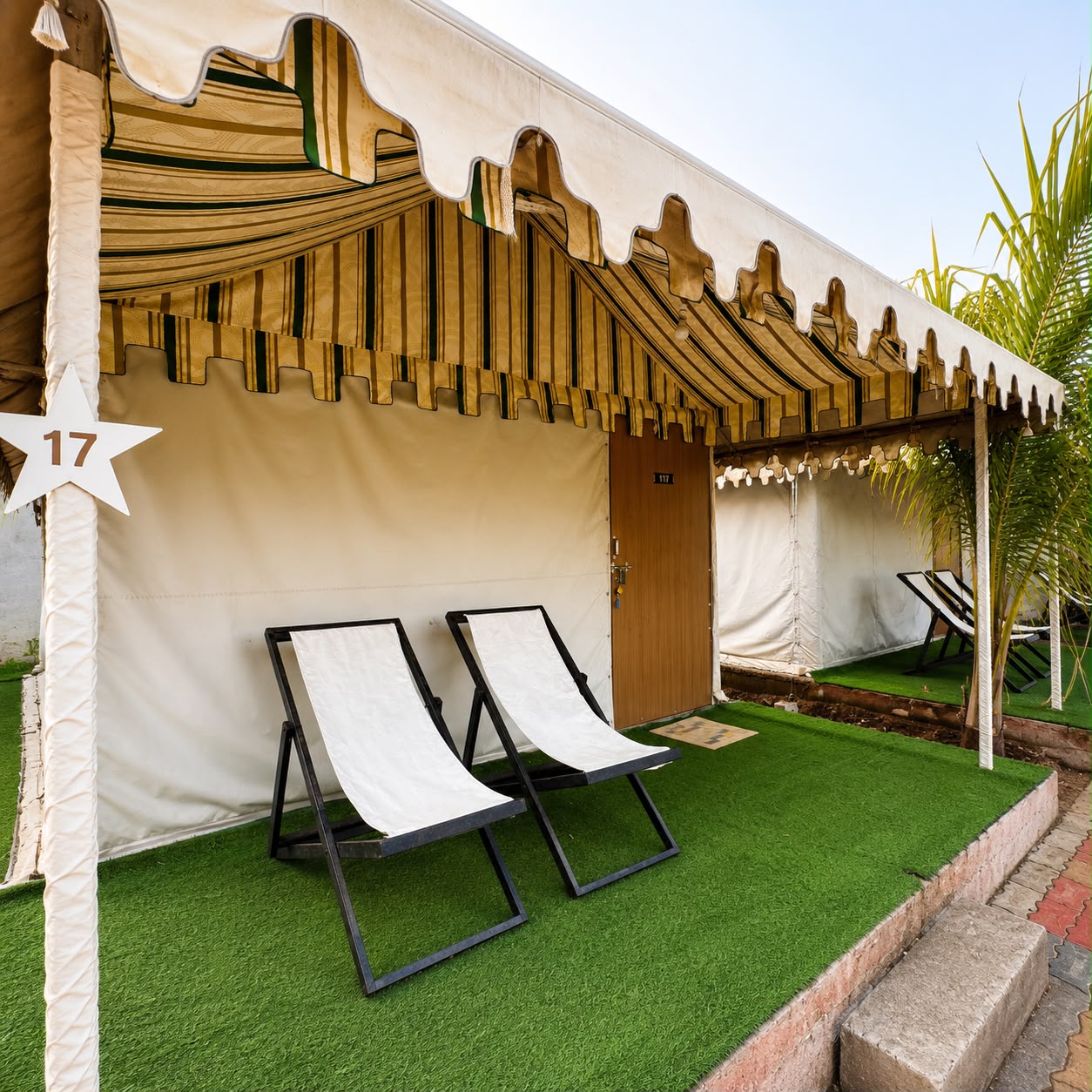 Accommodation 5 stay near statue of unity