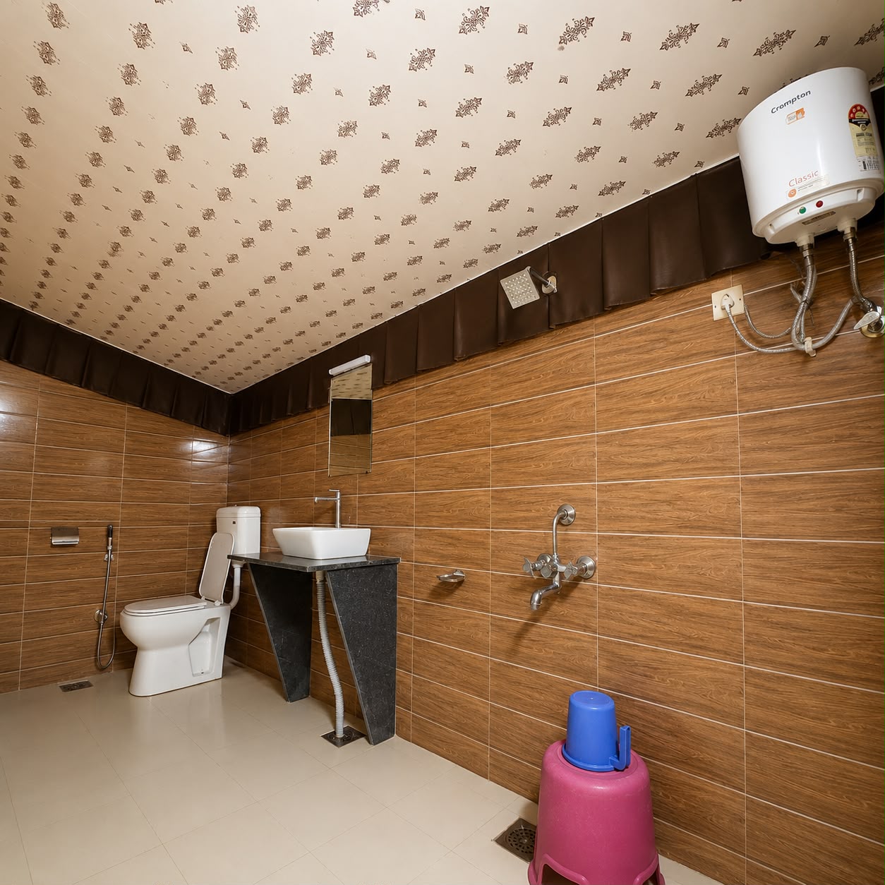 Accommodation 4 washroom atteched